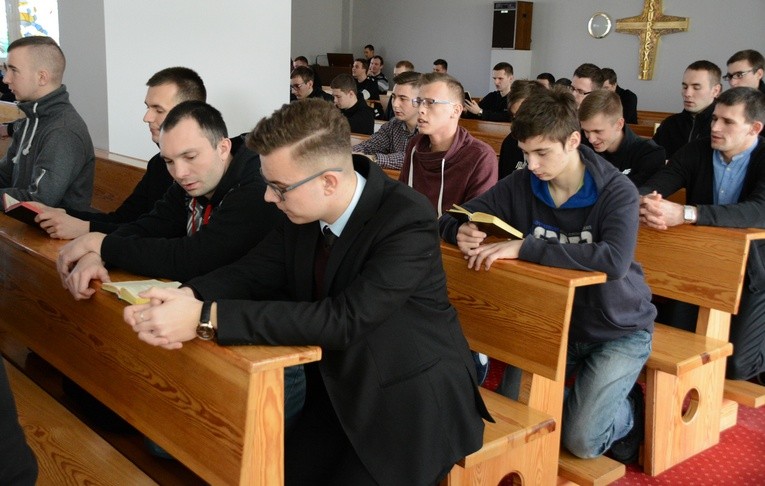 Klerycy zapraszają na rekolekcje powołaniowe w seminarium