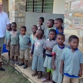 Bp Ostrowski: W Togo parafie są żywe wiarą