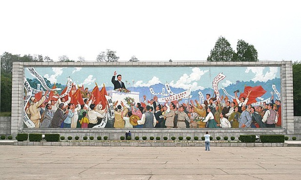 Jeden z murali w Pjongjangu.