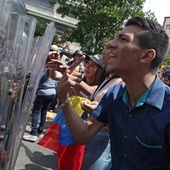 Wenezuela: starcia protestujących z siłami bezpieczeństwa