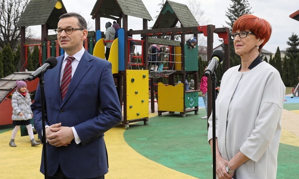 Premier i szefowa MRPiPS przedstawili projekt 500 plus na pierwsze dziecko