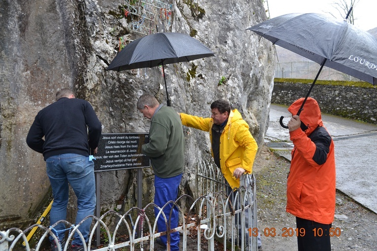 Polskie tablice w Lourdes w Roku św. Bernadety