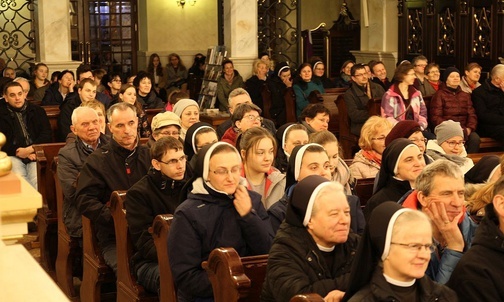 Hałcnowską bazylikę wypełnili słuchacze katechezy o Duchu Świętym.