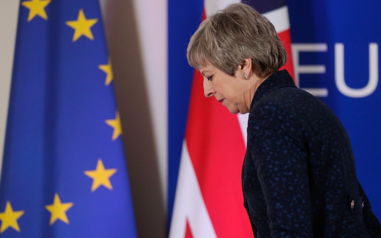 Brytyjscy ministrowie wzywają premier May do rezygnacji