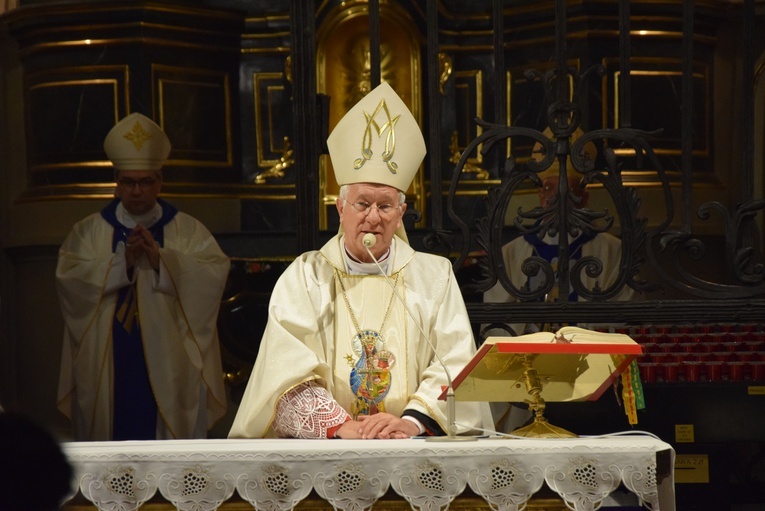 Mszy św. przewodniczył ordynariusz diecezji łowickiej bp Andrzej F. Dziuba.