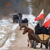 Na teren tego,  co pozostało z Huty Pieniackiej, najłatwiej dostać się furmanką.