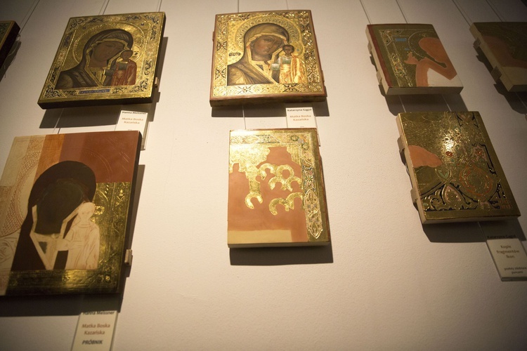 Pisanie ikon. Wystawa w Muzeum Archidiecezji Warszawskiej