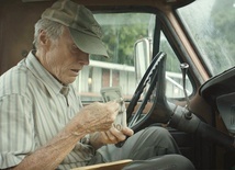 Clint Eastwood jest reżyserem i gra w filmie główną rolę.
