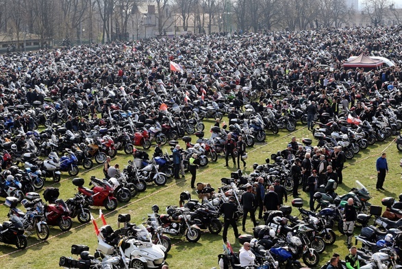 Tysiące motocyklistów oficjalne zainaugurowało sezon zlotem na Jasną Górę