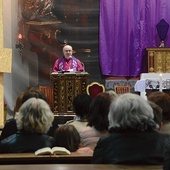 ▲	Biskup mówił o sensie i wartości sakramentu małżeństwa.