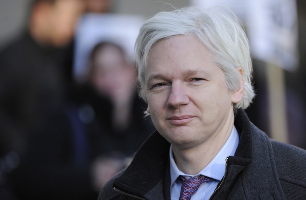 Julian Assange aresztowany. Ekwador cofnął mu zgodę na azyl w ambasadzie w Londynie