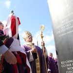 Odsłonięto pomnik wdzięczności za chrzest Polski i odzyskanie niepodległości