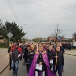 ​Droga Krzyżowana ulicach parafii pw. NMP Różańcowej w Kiełczowie