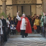 Nabożeństwo i procesja młodzieży do katedry 