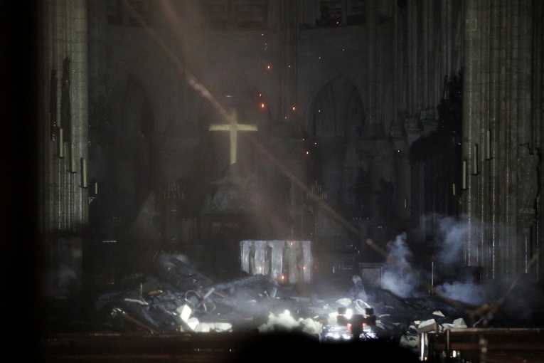 "Le Figaro": Pożar w katedrze Notre Dame został ugaszony