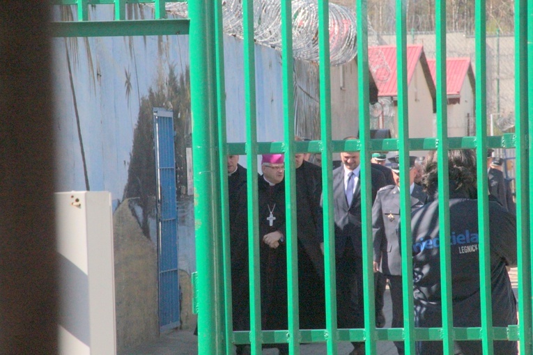 Biskup Marek Mendyk odwiedził skazanych