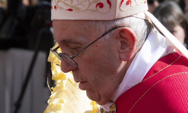 Papież zapewnia Francuzów o swej bliskości i modlitwie