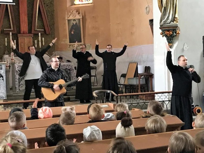 Klerycy z przedstawieniem w Wałbrzychu