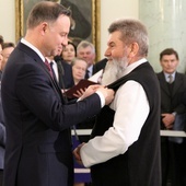 Złoty Krzyż Zasługi odebrał werbista o. Kazimierz Szymczycha, sekretarz Komisji Episkopatu Polski ds. Misji