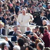 Papież: Tym, którzy poświęcali się, także osobiście ryzykując, by uratować bazylikę, należy się wdzięczność całego Kościoła