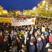 Poznań, 11.04.2019. Manifestacja ludzi solidaryzujących się z protestem nauczycieli.