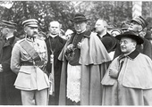 Na piewrwszym planie: naczelnik państwa Józef Piłsudski, metropolita warszawski abp Aleksander Kakowski i nuncjusz apostolski abp Achilles Ratti.