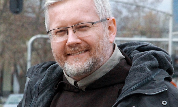 O. Piotr Kwiatek jest kapucynem, teologiem, doktorem psychologii, rekolekcjonistą i psychoterapeutą.