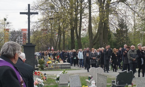Pogrzeb Izy Paszkowskiej - cenionego pedagoga i redaktora "Małego Gościa"