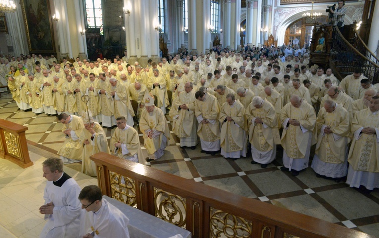 Razem z biskupami Eucharystię koncelebrowało prawie 300 księży.