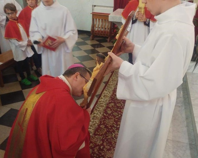 Wielki Piątek w parafii św. Franciszka z Asyżu w Zabierzowie