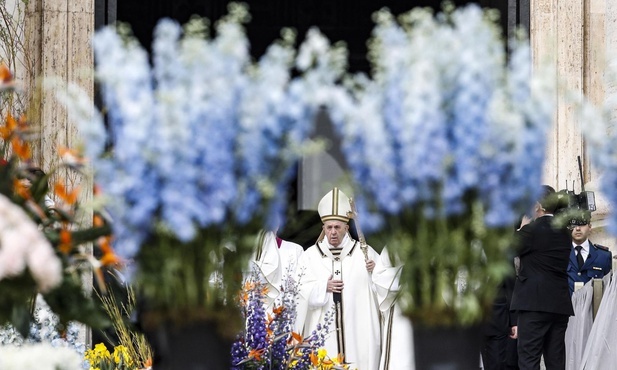 Franciszek podczas odprawianej przed południem na Placu św. Piotra Mszy