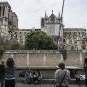 Paryż. Rektor bazyliki Notre Dame złoży skargę w związku z pożarem