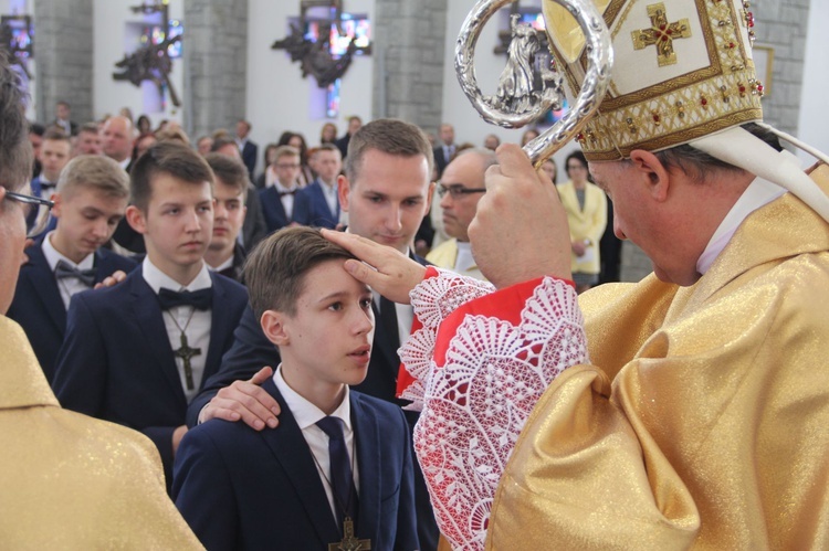 Bierzmowanie w Męcinie