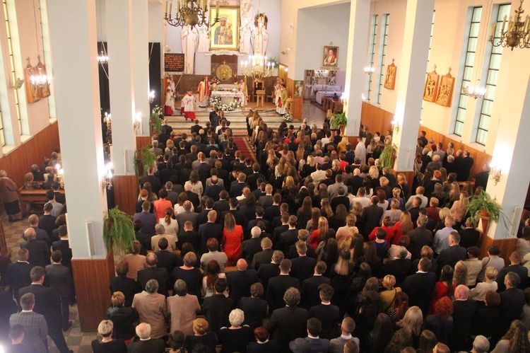Bierzmowanie w Wietrzychowicach i Biskupicach Radłowskich: Jakość kontra bylejakość