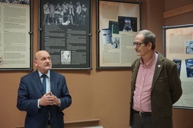 Działacze solidarnościowi Julian Golak i Jerzy Pilchowski otworzyli wystawę w Boguszowie-Gorcach.