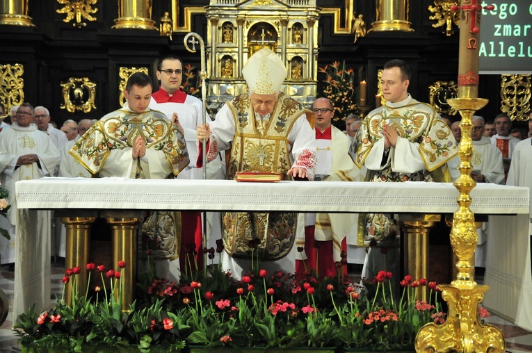 Diamentowy jubileusz święceń kapłańskich bp. Ryszarda Karpińskiego