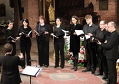 Koncert zespołu wokalnego Simultaneo w olsztyńskiej katedrze 