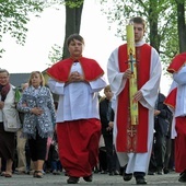 Szli za płonącym Paschałem