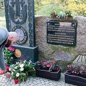 ◄	Spotkanie w rocznicę ludobójstwa odbyło się przy chaczkarach na Górze Polanowskiej i w Szczecinku.