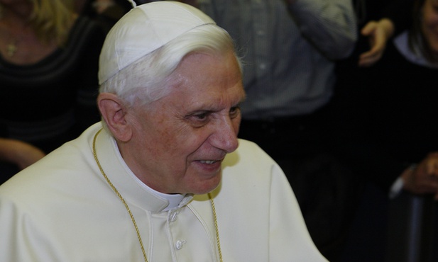 Bp Oster: Benedykt XVI wskazał na centrum wiary