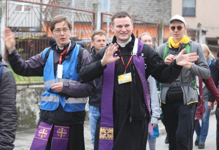 Pierwszy postój pielgrzymów u św. Jana Kantego w Kętach - 2019