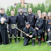 Drużyna strażacka z Kęt-Podlesia jak zwykle spisała się na medal podczas przyjęcia pielgrzymów.