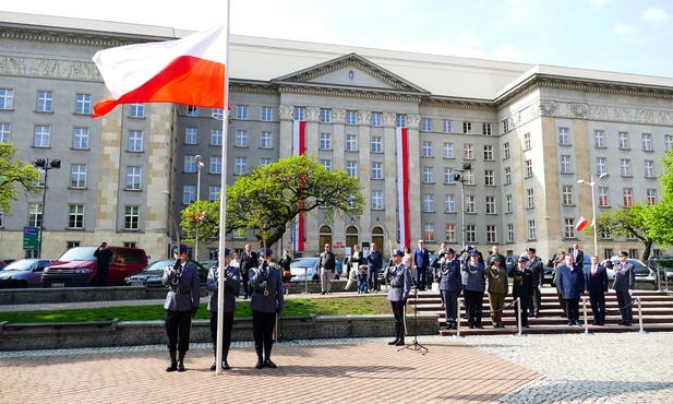 Katowice. Obchody Dnia Flagi