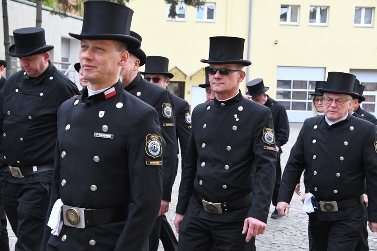 Grono stołecznych kominiarzy z roku na rok maleje