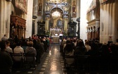 Msza św. przy konfesji św. Stanisława w katedrze na Wawelu