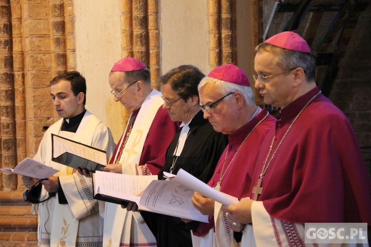 Debata polskich i niemieckich biskupów o pokoju