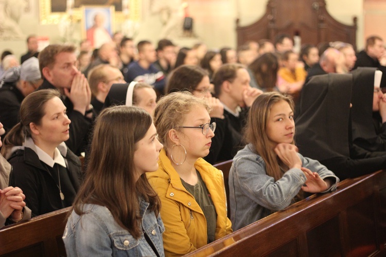 XV Diecezjalne czuwanie młodzieży w intencji powołań