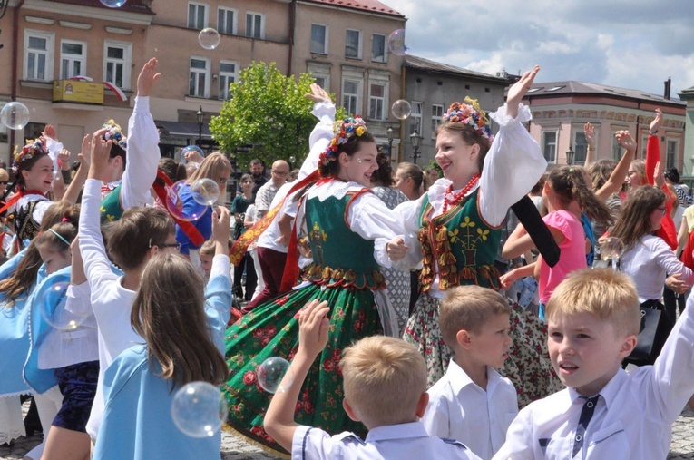 Brzesko. Taneczne urodziny św. Jana Pawła II