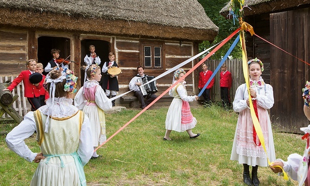 Zespół Tańca Ludowego „Cybinka-Grodzisk”.