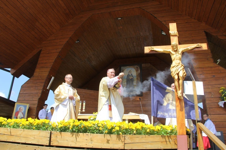 200 parafii przyjechało do Starego Sącza powitać św. Jana Pawła II